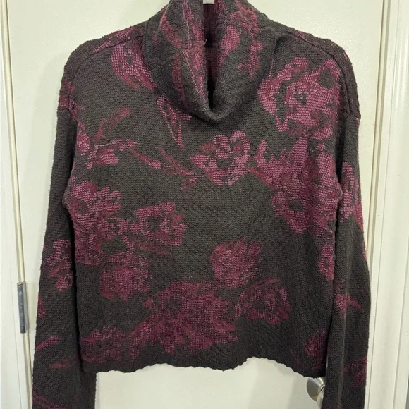 Floral Knit Turtleneck Sweater - Black and Burgundy - Picture 2 of 8